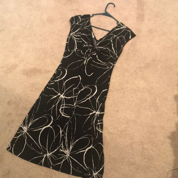 Dress - Picture 2 of 5